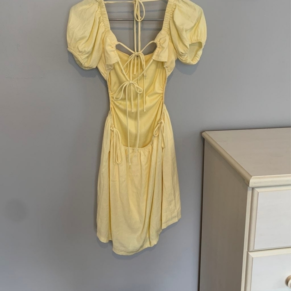 yellow dress